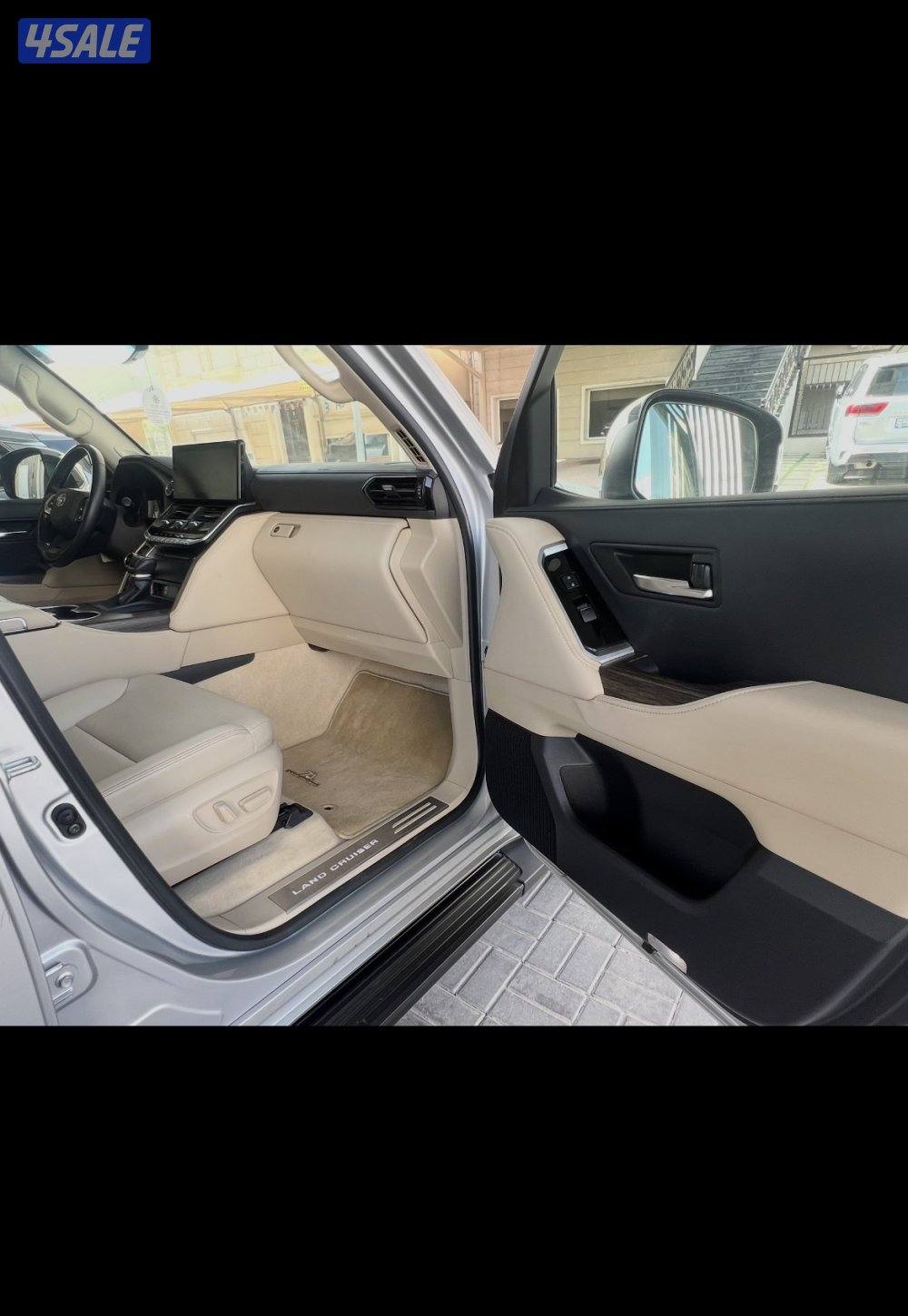 للبيع جيب لاند كروزر 2022vx فضي ماشي815