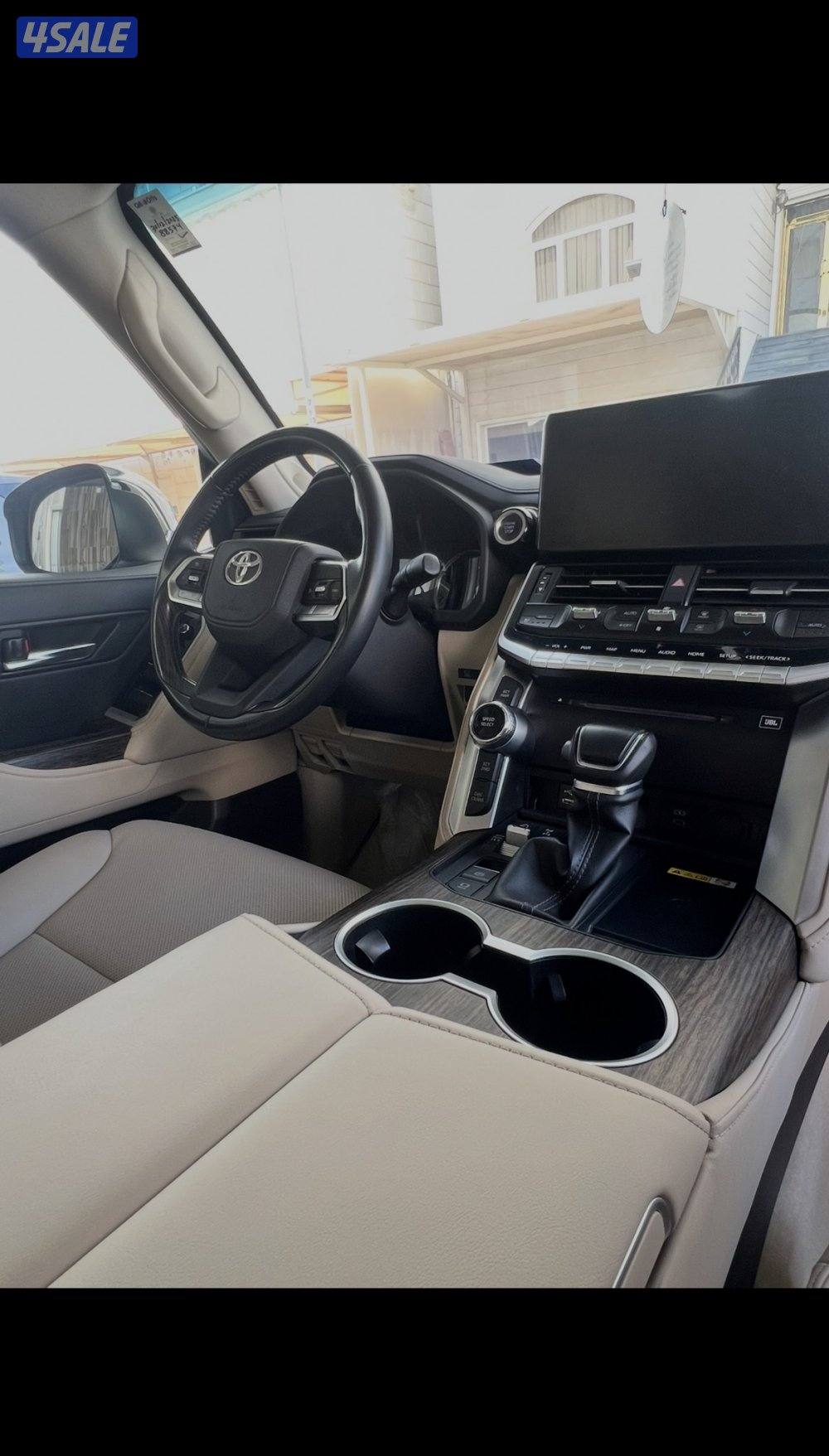 للبيع جيب لاند كروزر 2022vx فضي ماشي816