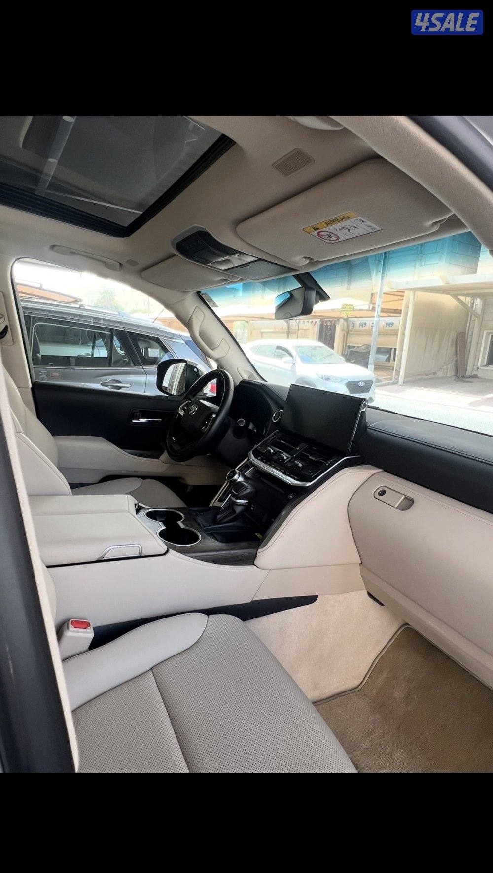 للبيع جيب لاند كروزر 2022vx فضي ماشي817