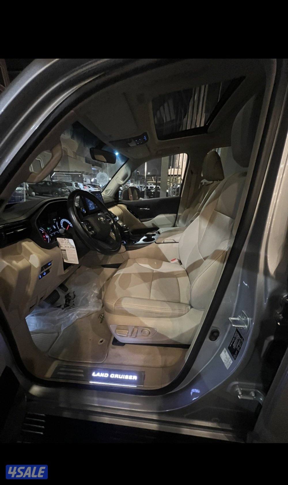 للبيع جيب لاند كروزر 2022vx فضي ماشي8110