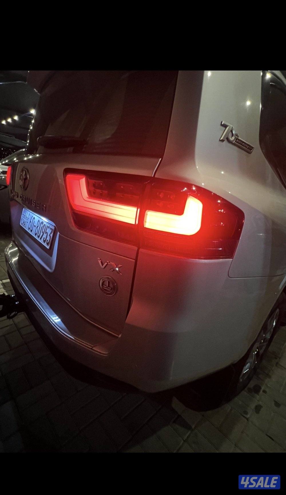 للبيع جيب لاند كروزر 2022vx فضي ماشي8111