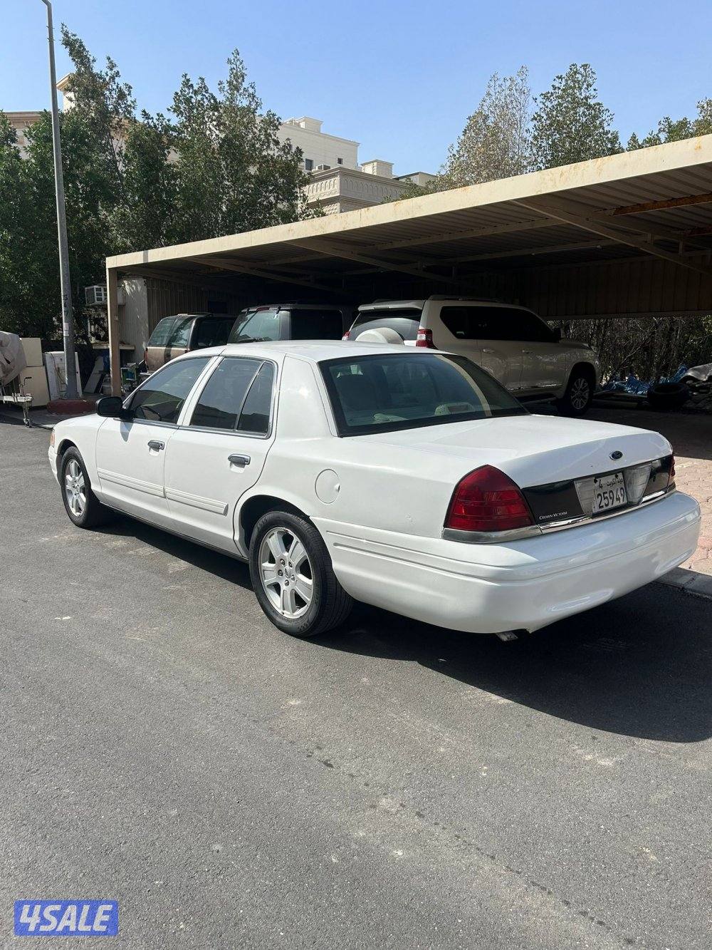 للبيع فورد فكتوريا4