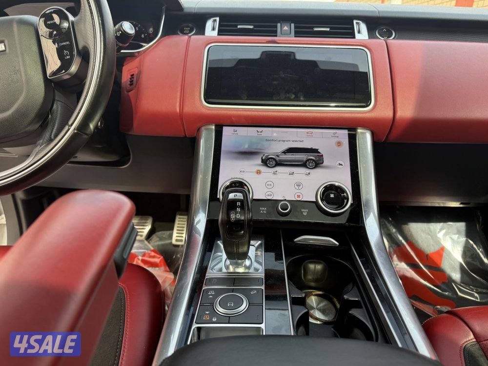 Range Rover HSE Sport0