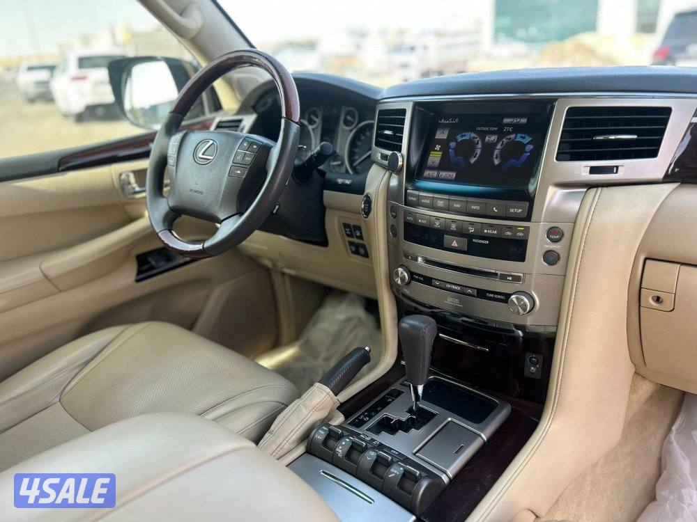 لكزس LX570 درجة اولى  موديل 2012 ماشى 375.000 k.m  وارد الساير7