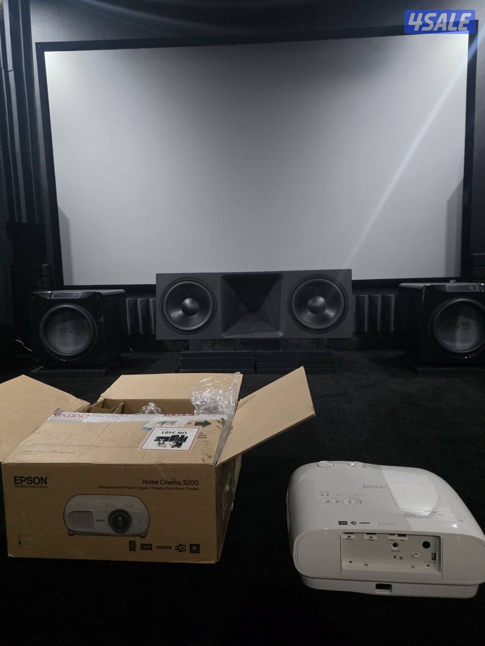 للبيع بروجكتر projctor ابسون home cinema3200 يدعم 4k و 3d كالجديد بالك1