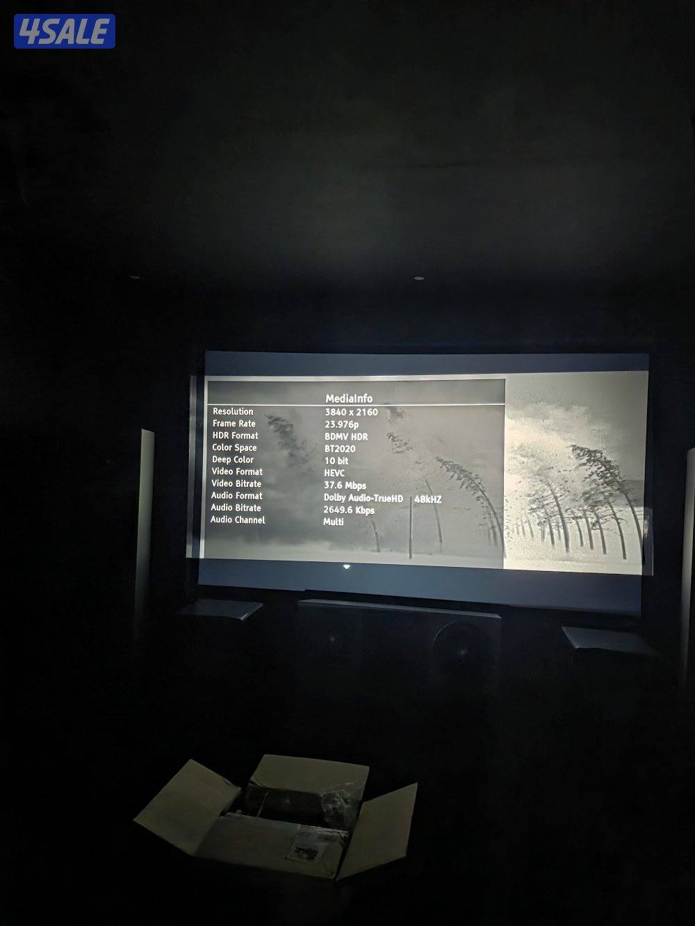 للبيع بروجكتر projctor ابسون home cinema3200 يدعم 4k و 3d كالجديد بالك4