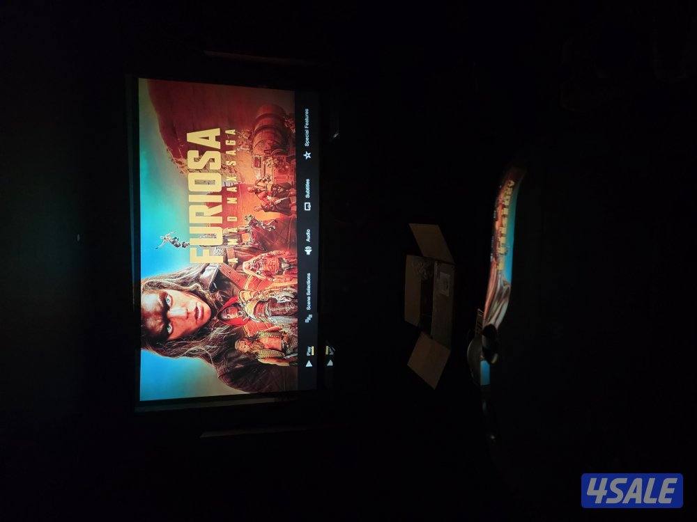 للبيع بروجكتر projctor ابسون home cinema3200 يدعم 4k و 3d كالجديد بالك5