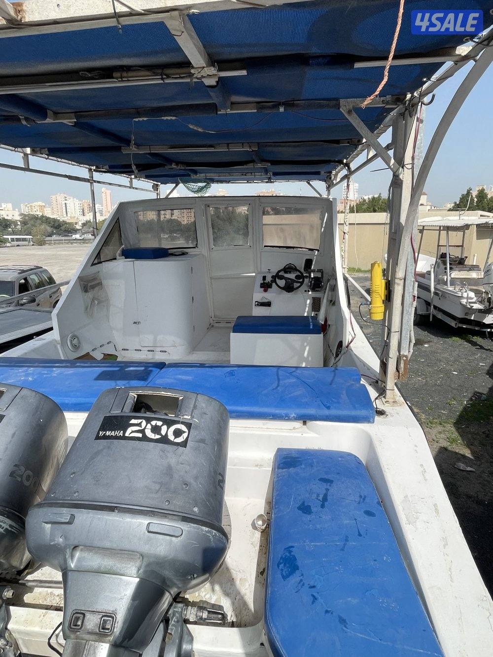 للبيع طراد اماراتي ٣٠ قدم موديل1