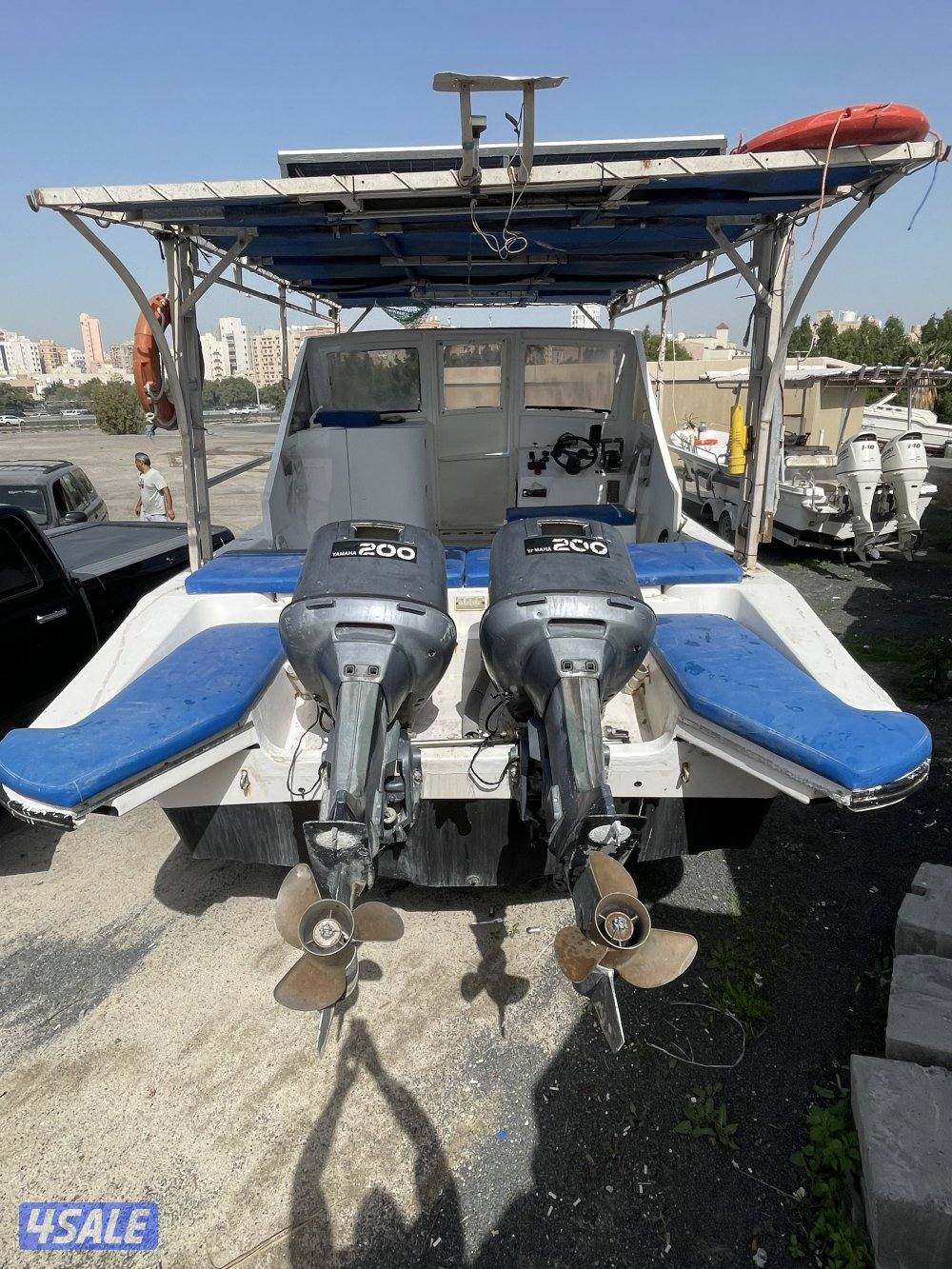 للبيع طراد اماراتي ٣٠ قدم موديل4