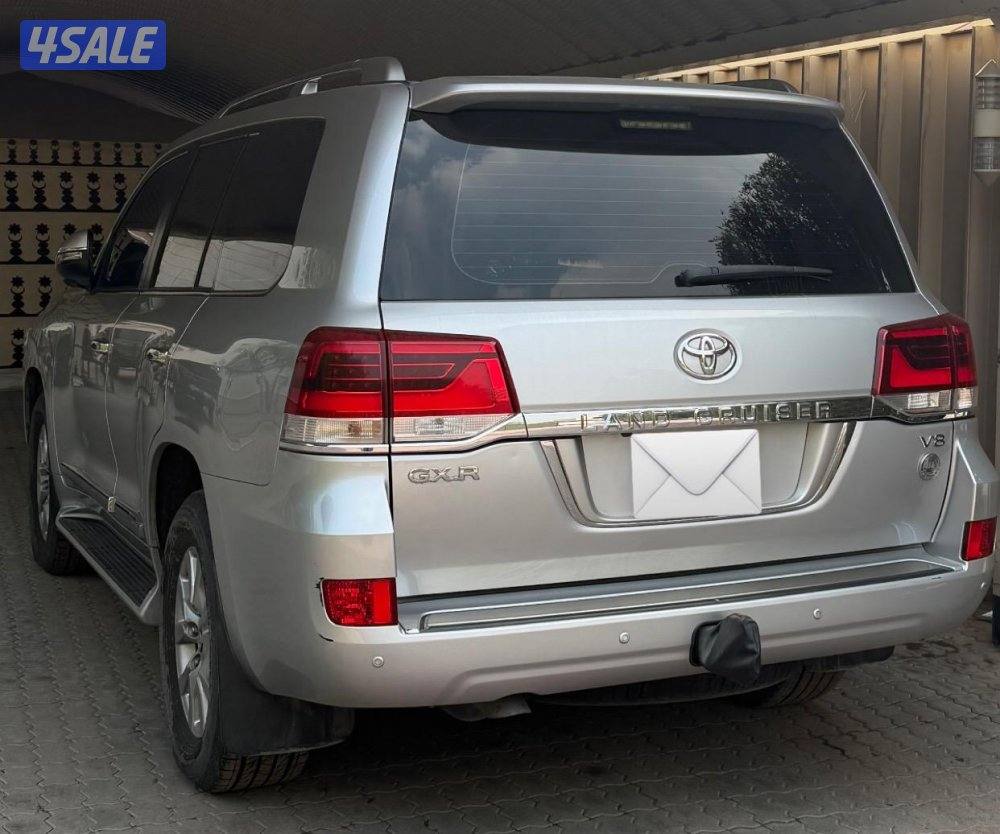 لاندكروزر ثمانية سلندر1