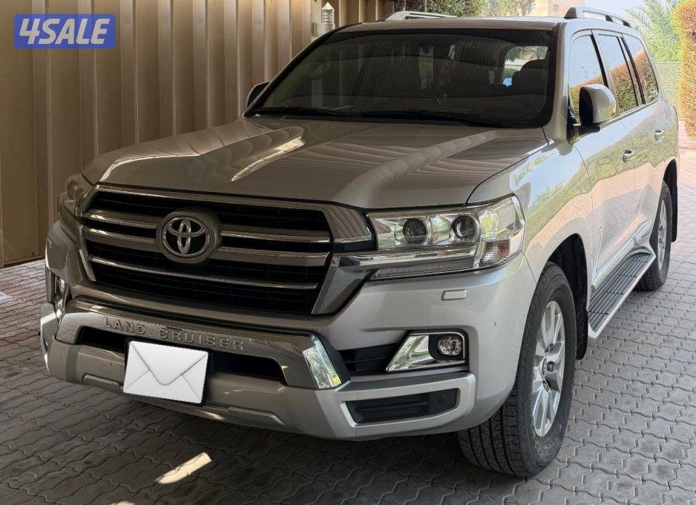 لاندكروزر ثمانية سلندر2