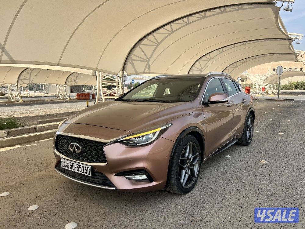 انفينيتي Q30 موديل 2018 عداد 83 الف8