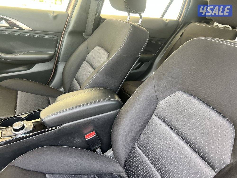 انفينيتي Q30 موديل 2018 عداد 83 الف12