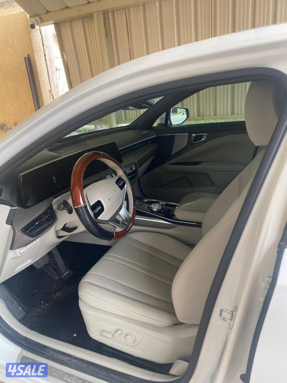 كياسيارة كيا k8 ماشية 28الف الفئة الاولى3