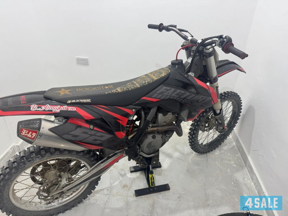 للبيع سيكل KTM 250 موديل 2013 عليه كت طلبيه من برا وستاند واقزوز Yoshimar نظيف جداً السعر 950   للتواصل :  977776372