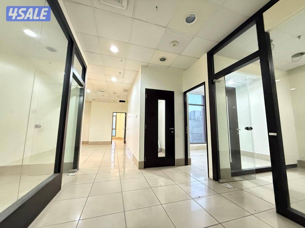 متوفر مكتب تجاري في برج كتير راقي بموقع متميز بشرق مساحة ١٦٠م2