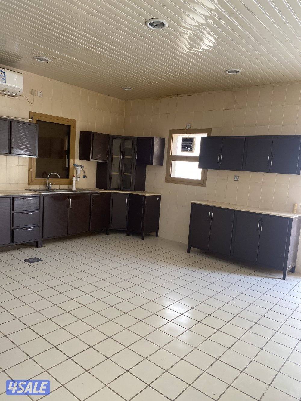 للايجار بيت بصباح الاحمد تكيف سنترال مطبخ راكب شترات مظلات سيارات ركبه7