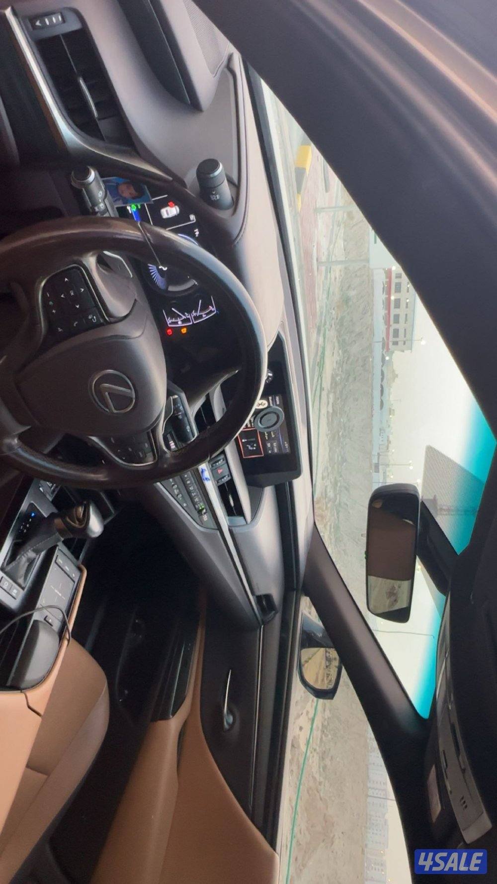 لكزس ES300H جيد جدًا واستعمال حشمه لا يوجد الا بعض الحكات4