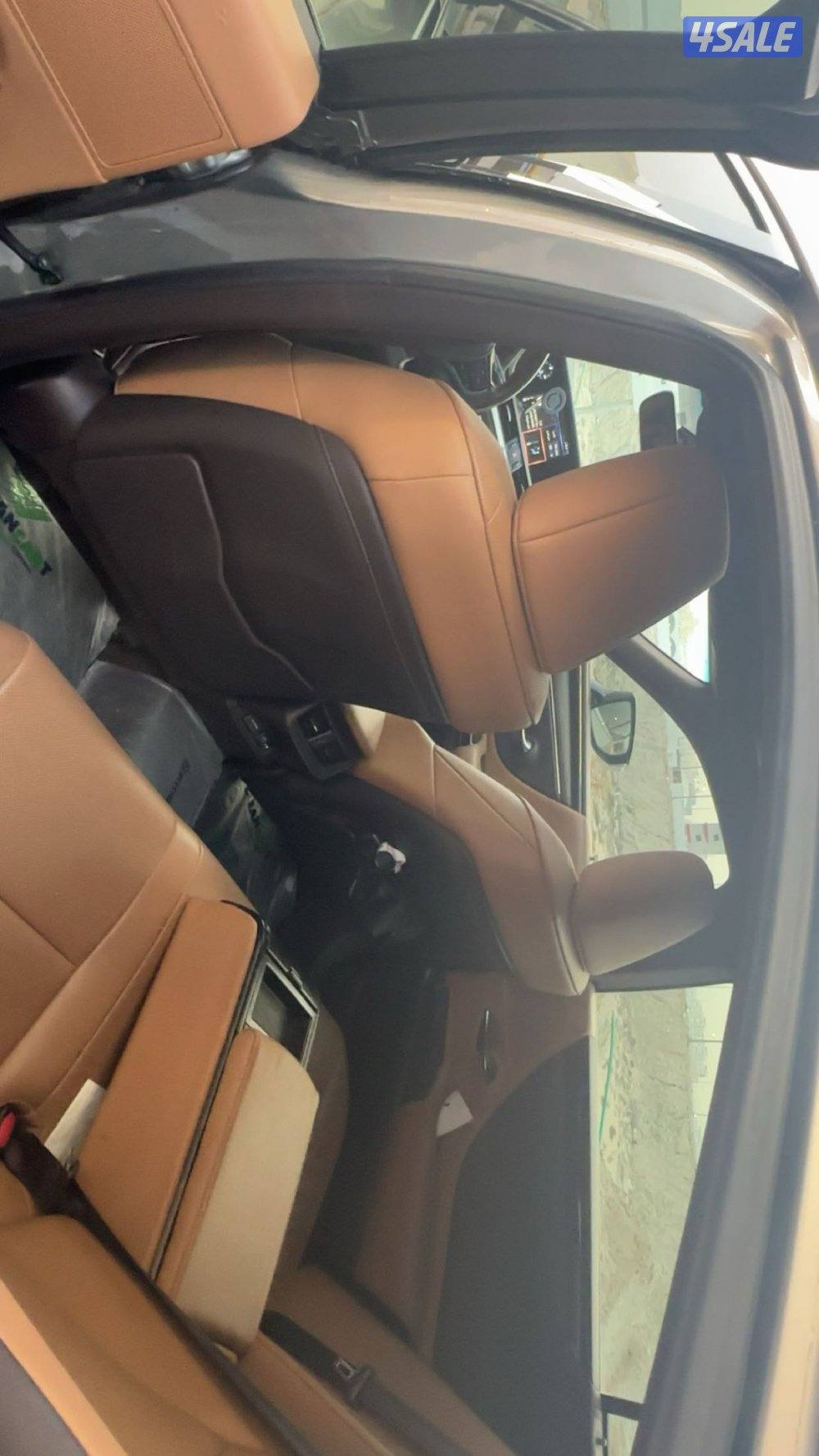 لكزس ES300H جيد جدًا واستعمال حشمه لا يوجد الا بعض الحكات5