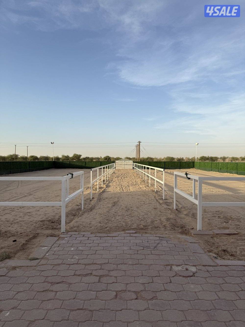 مربط السَحر لإيواء الخيل مقابل الخطه ق١٣ على الشارع2