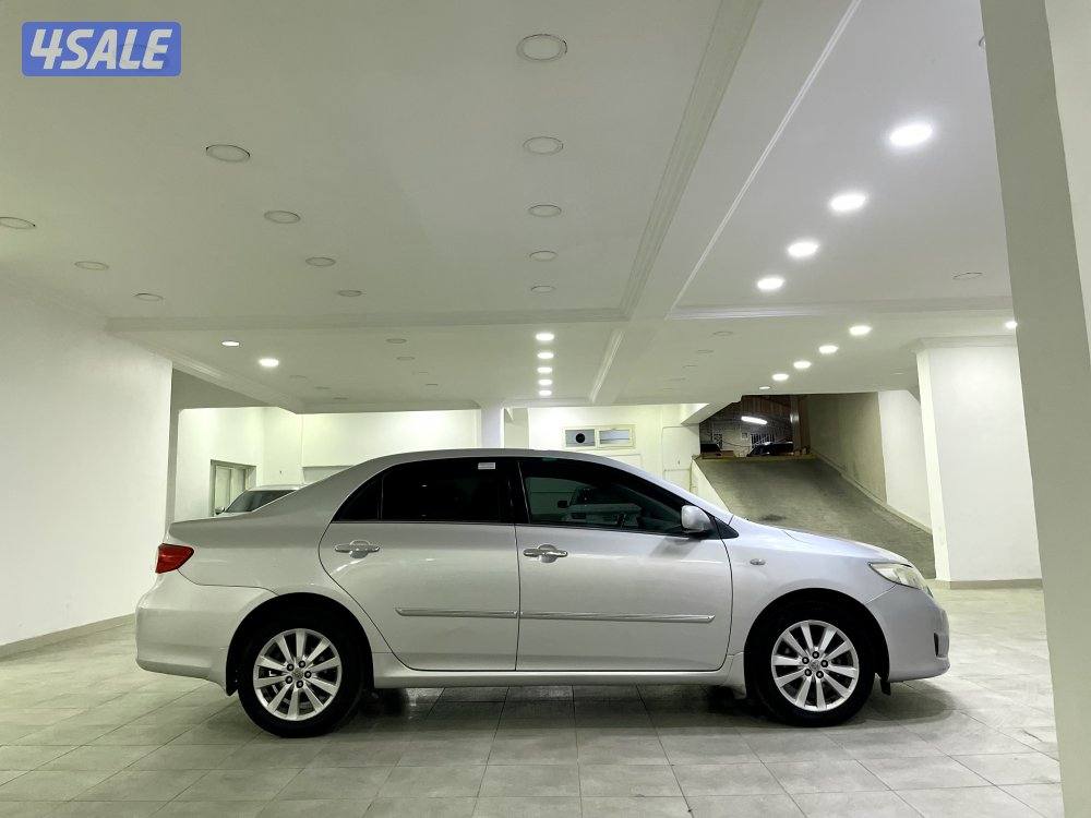 تويوتا كورولا بحالة ممتازة1