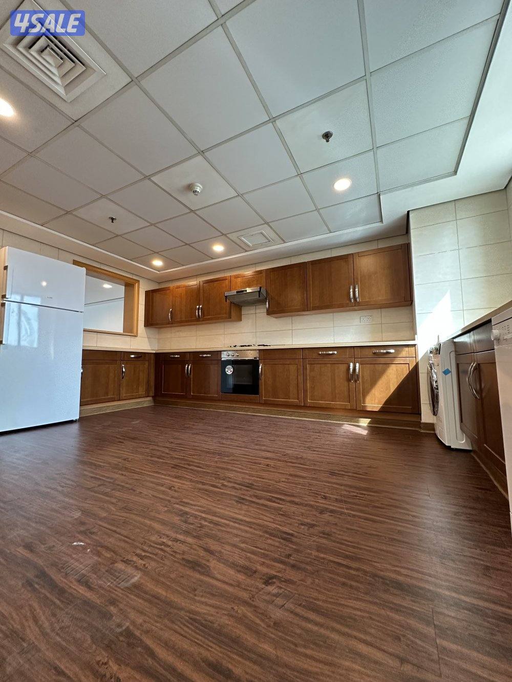 للايجار شقة بدور 14 في بنيد القار مساحة ٢٠٠م1