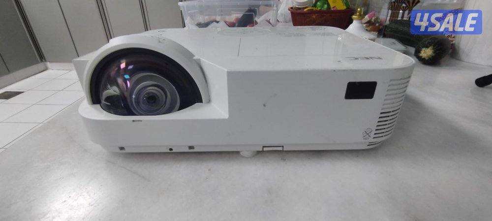 nec projector3