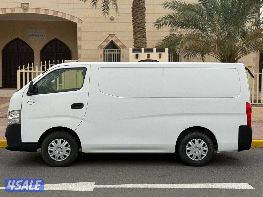 باص نيسان مقفل موديل 2021 ماشي 120 الف بحالة الوكالة1