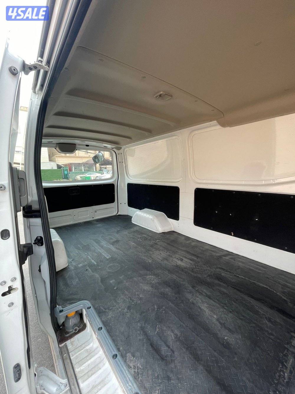 باص نيسان مقفل موديل 2021 ماشي 120 الف بحالة الوكالة3