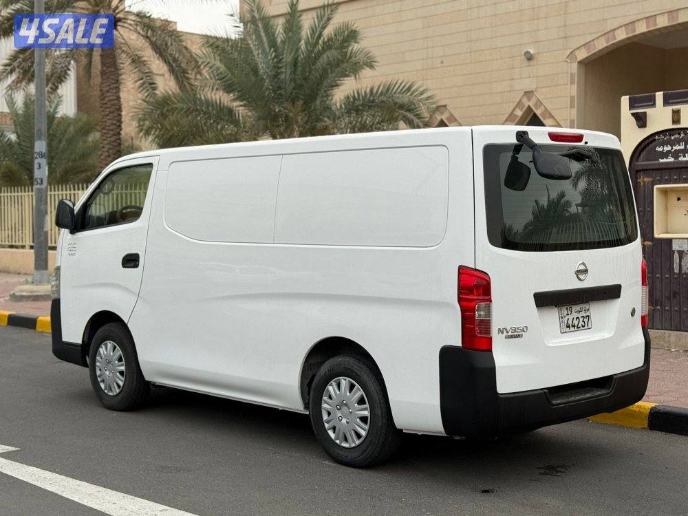 باص نيسان مقفل موديل 2021 ماشي 120 الف بحالة الوكالة2