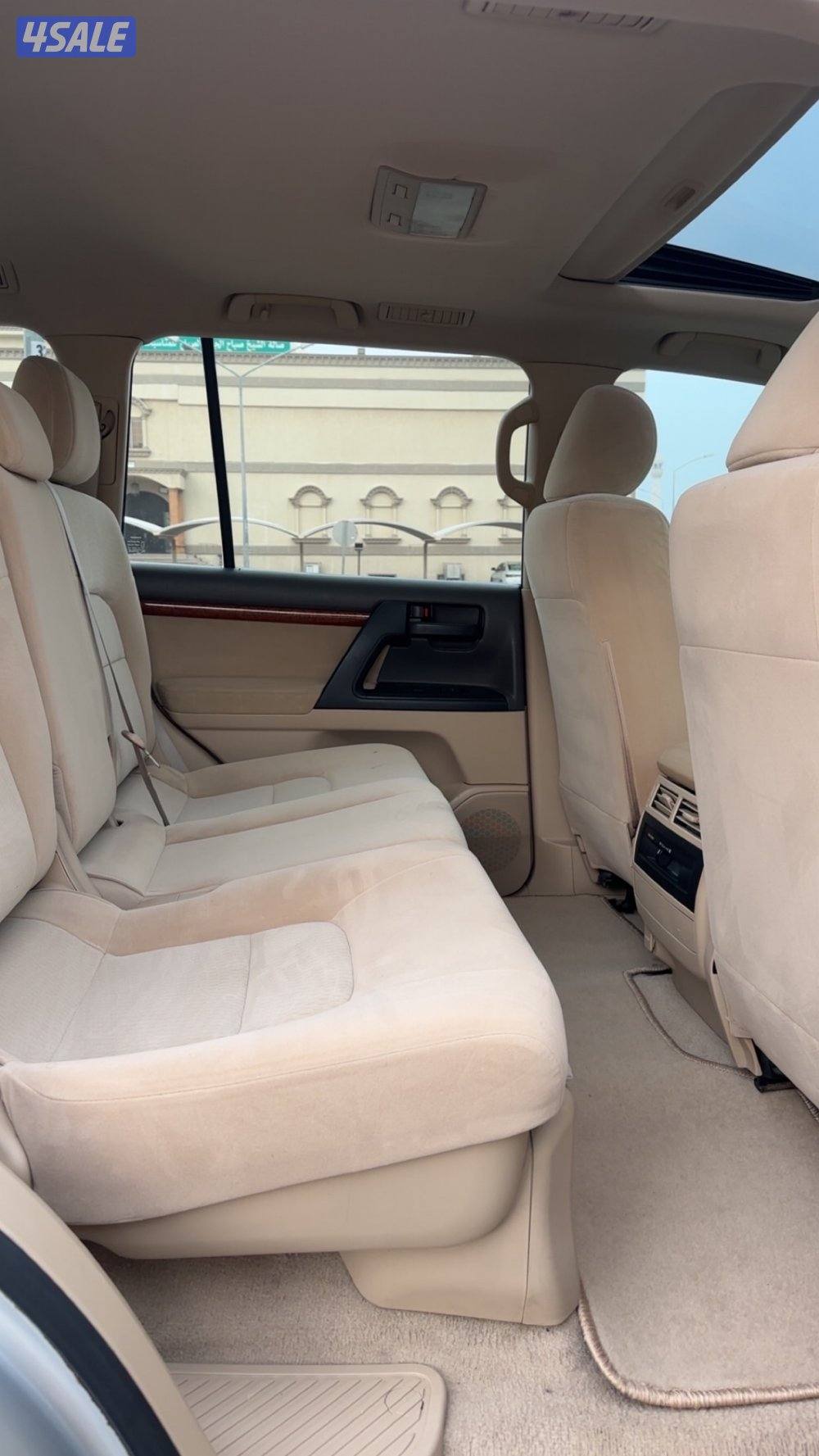 لاندكروزر 20124