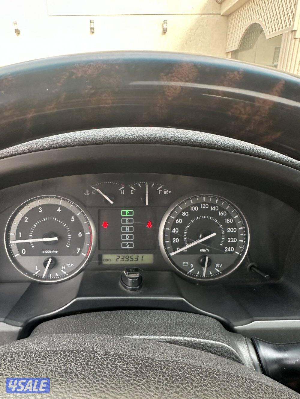 موديل ٢٠١٠ ذهبي نظيف عداد ٢٣٩ كم المالك الثاني شرط الفحص2