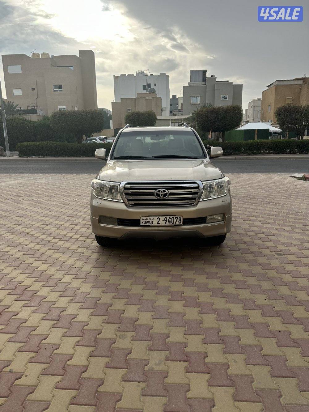 موديل ٢٠١٠ ذهبي نظيف عداد ٢٣٩ كم المالك الثاني شرط الفحص4