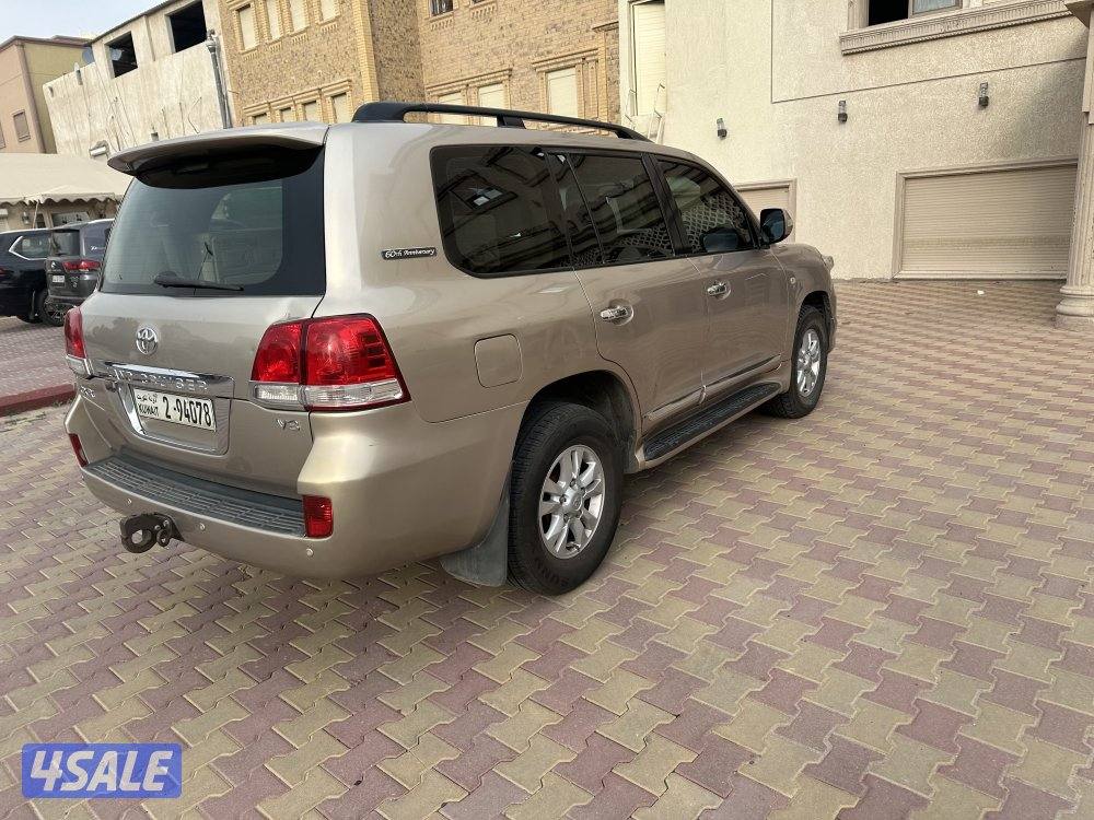 موديل ٢٠١٠ ذهبي نظيف عداد ٢٣٩ كم المالك الثاني شرط الفحص5