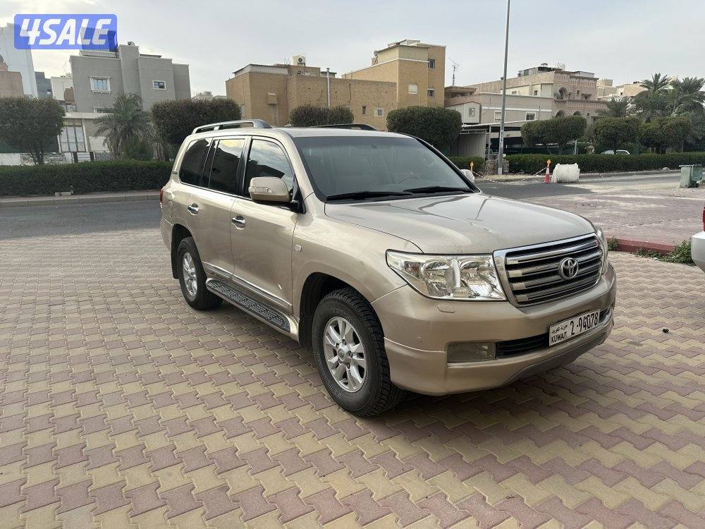 موديل ٢٠١٠ ذهبي نظيف عداد ٢٣٩ كم المالك الثاني شرط الفحص6