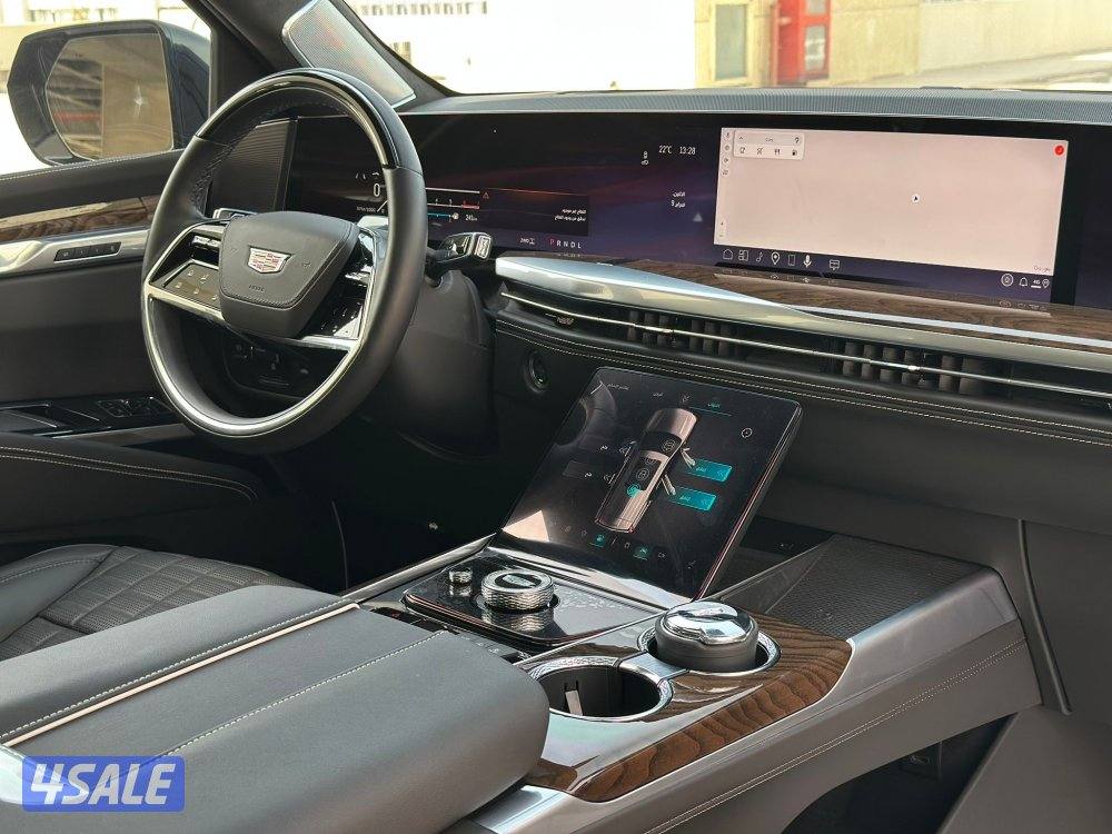 اسكاليدPLATINUM SPORTموديل2025 (اصفار) وارد الغانم تحت الكفاله+الصيانه6