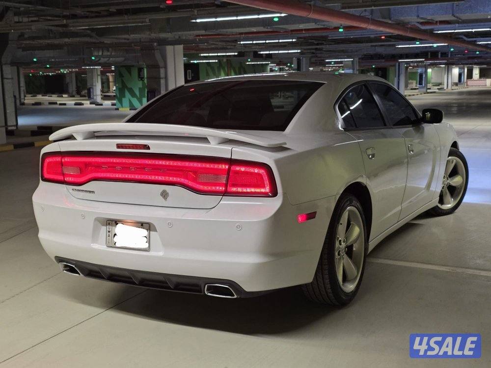 للبيع تشارجر بحالة ممتازه2