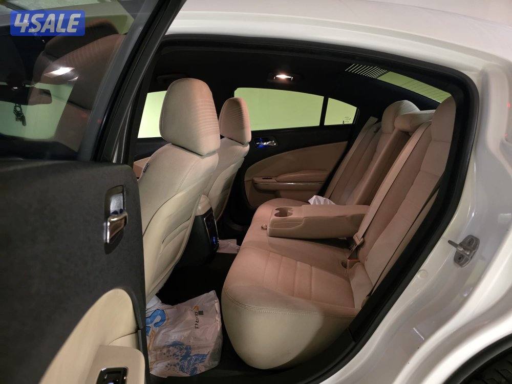 للبيع تشارجر بحالة ممتازه4