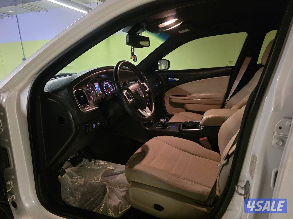 للبيع تشارجر بحالة ممتازه5