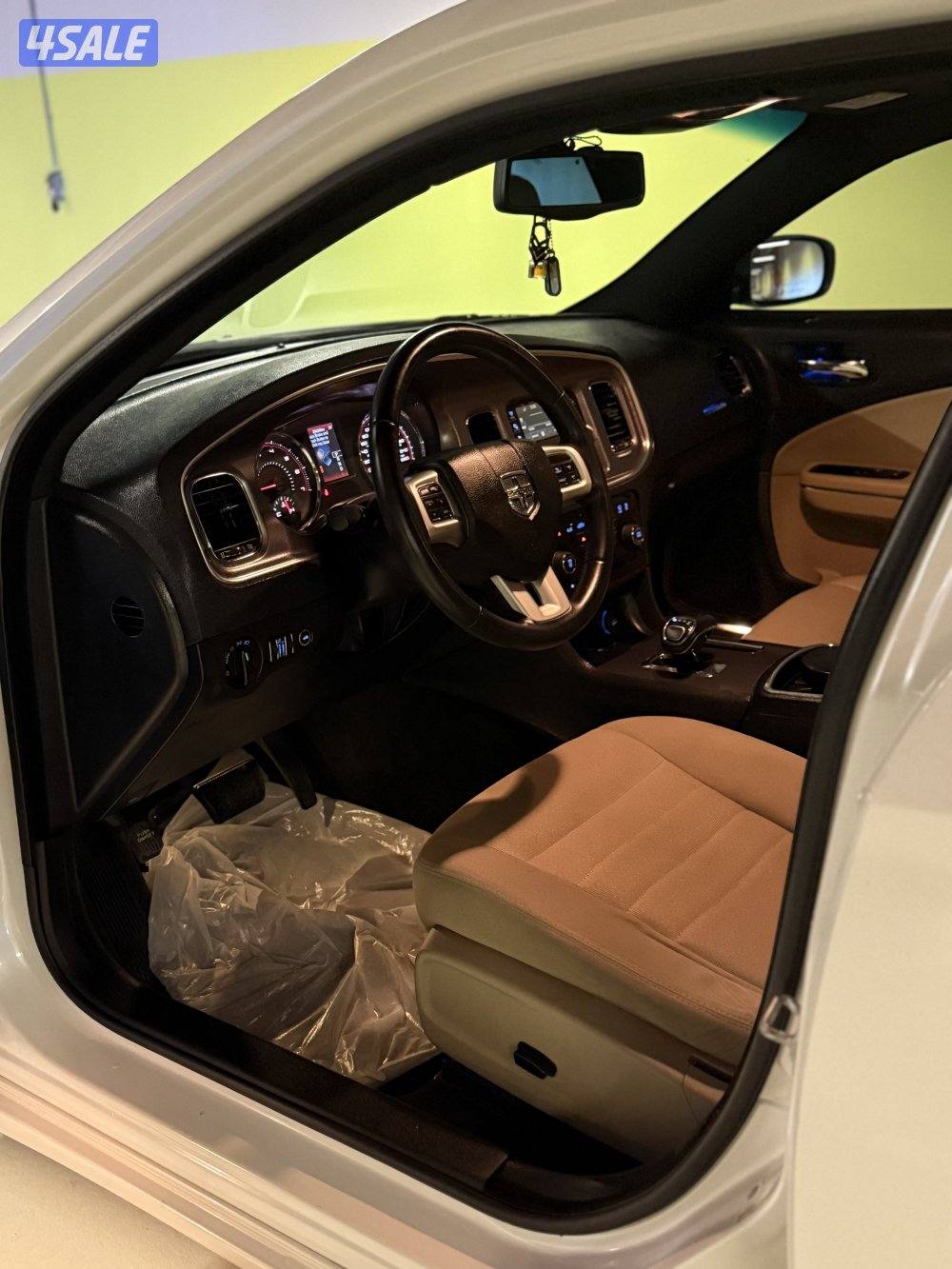 للبيع تشارجر بحالة ممتازه7