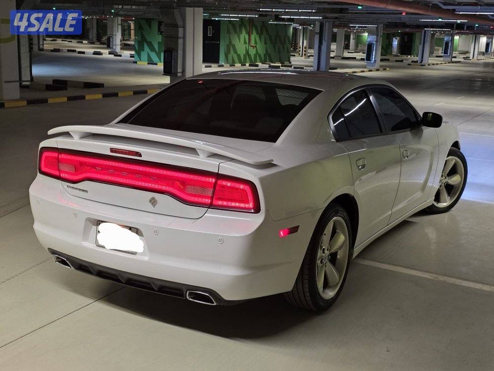 للبيع تشارجر بحالة ممتازه6