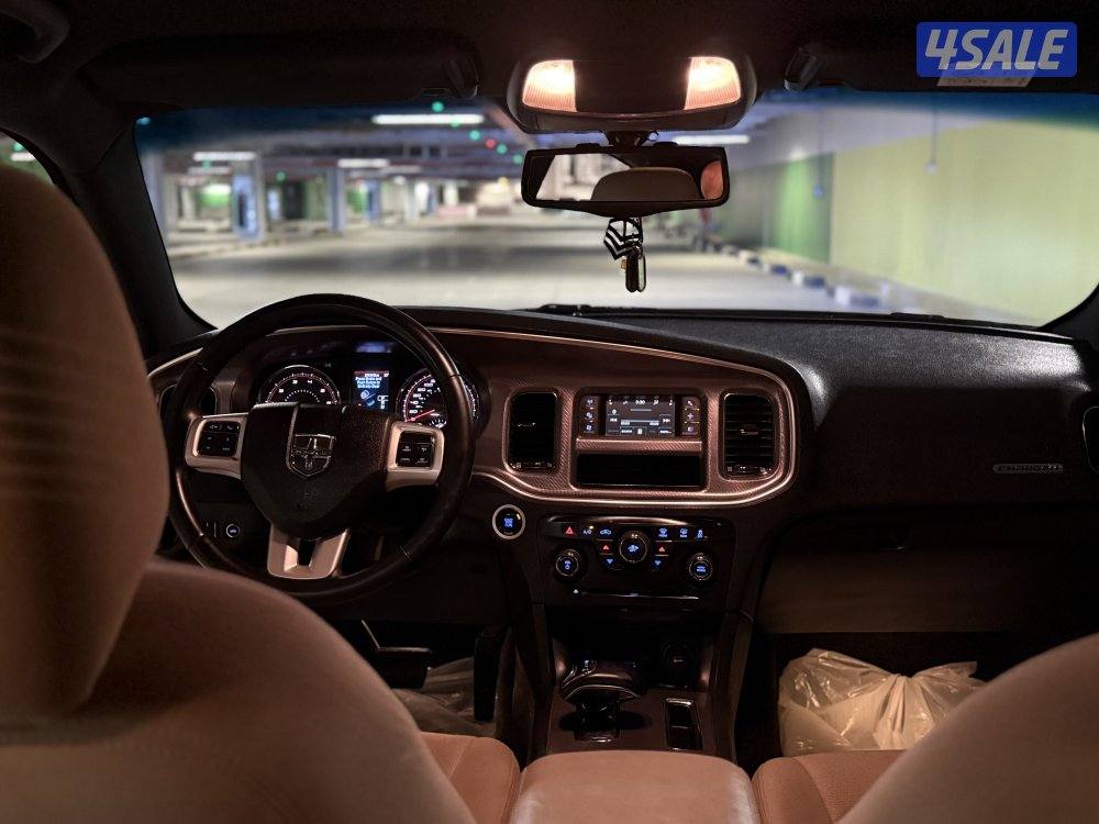 للبيع تشارجر بحالة ممتازه8