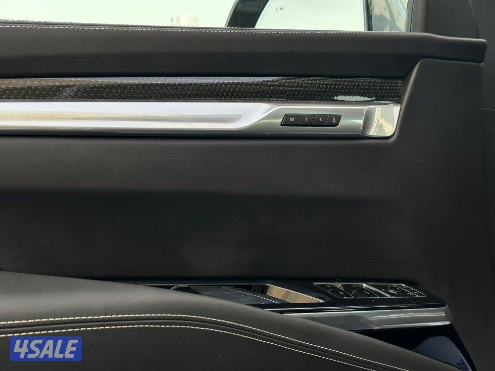 كاديلاك اسكاليدV SUPERCHARGموديل2025 (أصفار) وارد الغانم تحت الكفاله12