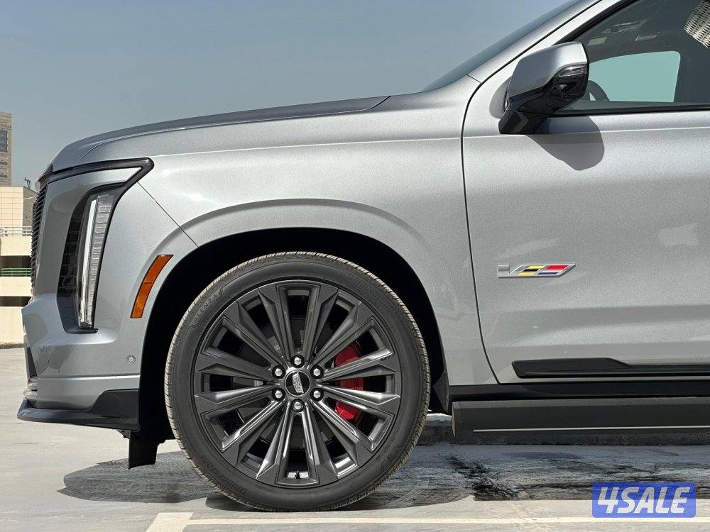 كاديلاك اسكاليدV SUPERCHARGموديل2025 (أصفار) وارد الغانم تحت الكفاله13