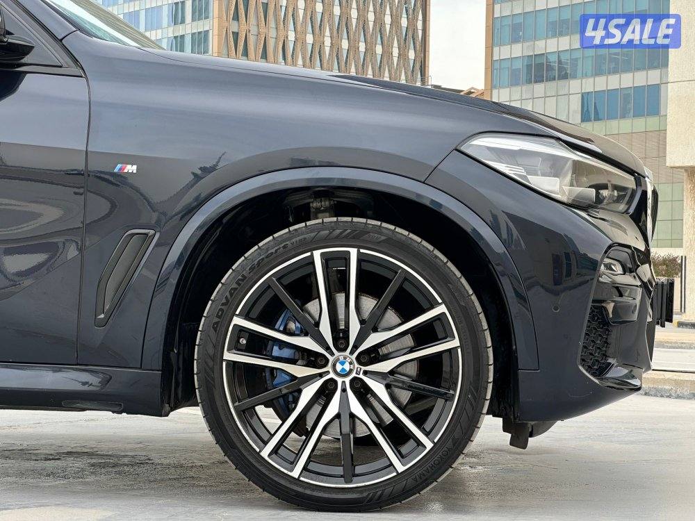 بي ام دبليوX5 موديل2022 عداد52الف وارد الغانم تحت الكفاله4