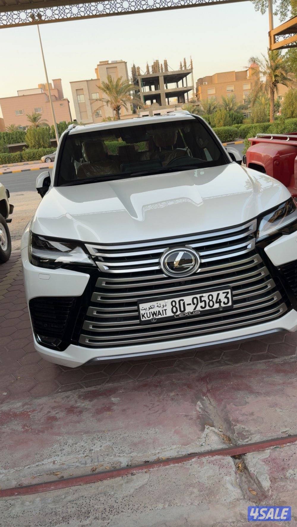 لكزس 2024 ابيض داخليه تان ماشيه 40 الف بحالة الوكاله حمايه كامله وحما1