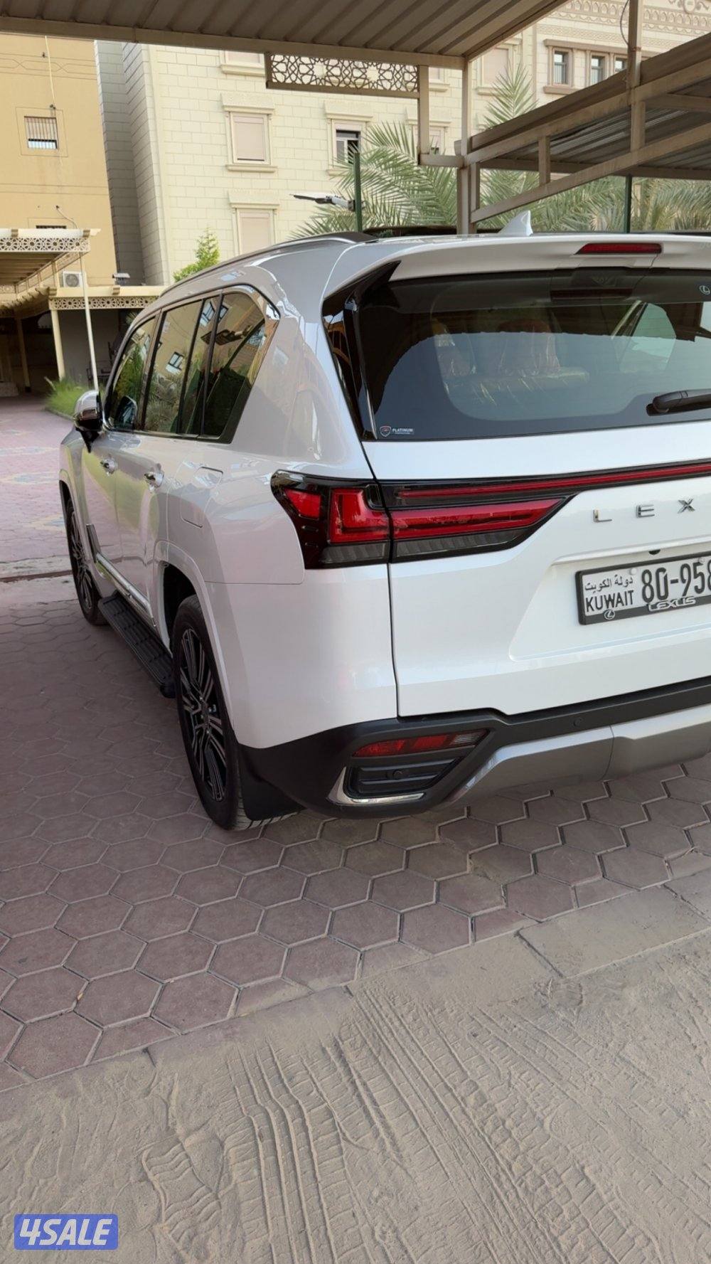 لكزس 2024 ابيض داخليه تان ماشيه 40 الف بحالة الوكاله حمايه كامله وحما4