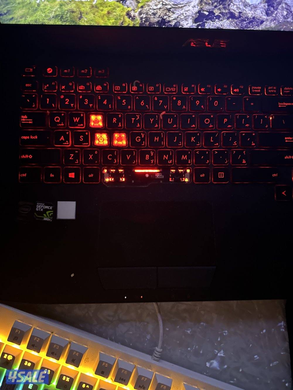 لابتوب قيمنق قوي حيل سعره بالسوق 700 دينار جديد دق و شيك شنو فيه.1