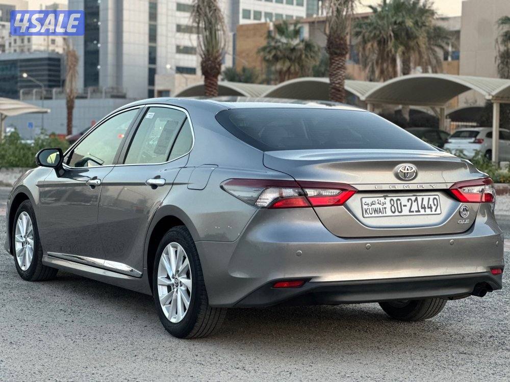 للبيع كامري GLE ماشي ٢٠ الف كيلو سيرفس وكالة3