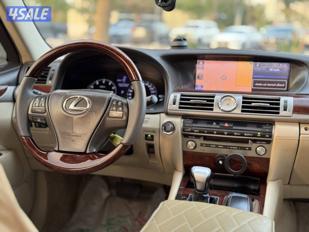 للبيع لكزس LS 460 L موديل 2014 الدرجه الأولي6